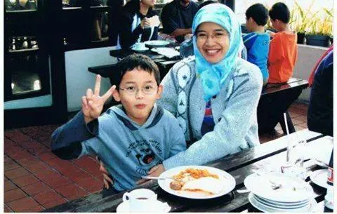 Jika Pernah Pose-Pose Seperti Ini di Depan Kamera, Masa Kecilmu Memang Bahagia! 11