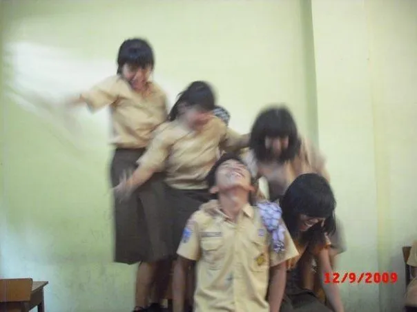 18 Kenangan yang Kamu Rindukan dari Indahnya Kisah Cinta Monyet Saat Masih Berseragam Putih Biru 38