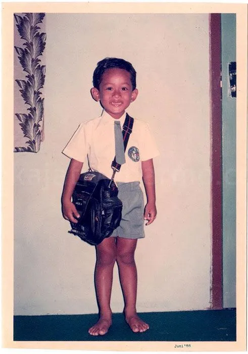 Jika Pernah Pose-Pose Seperti Ini di Depan Kamera, Masa Kecilmu Memang Bahagia! 19