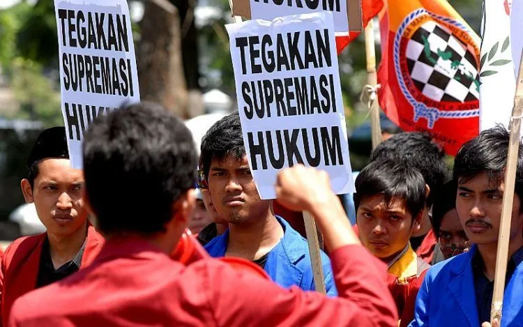 11 Kualitas yang Menjadikan Mahasiswa Fakultas Hukum Calon Pasangan Idaman 21