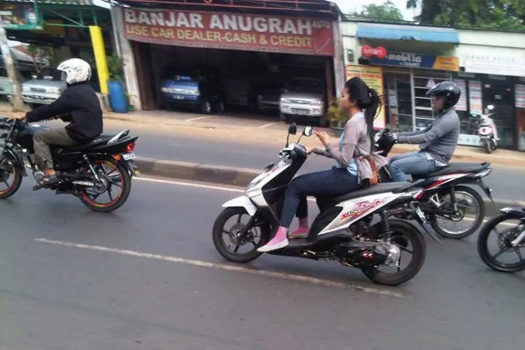 Banyak Cara Meringankan Masalah Negeri, Selain Marah-Marah & Mimpi Kewarganegaraanmu Berganti 18