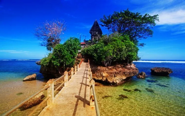 Daftar Pantai di Jawa Timur, Nggak Kalah Indah dengan Pantai di Wilayah Lain 25