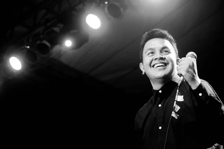 Antara Afgan dan Tulus, Mana yang Menjadi Penyanyi Lagu Cinta Favoritmu? 14
