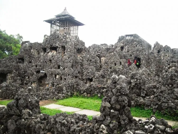 Daftar Destinasi Wisata di Cirebon, Suguhkan Keindahan Alam dan Tempat Bersejarah 16