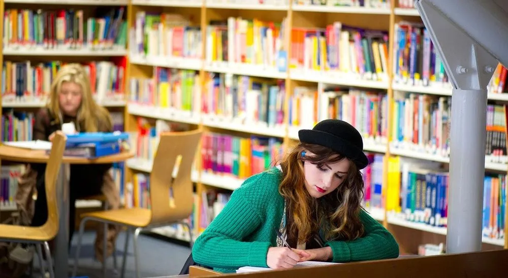 Gelar Sarjana Bukan Satu-Satunya Cara: 5 Cara Untuk Sukses Meski Tanpa Bangku Kuliah