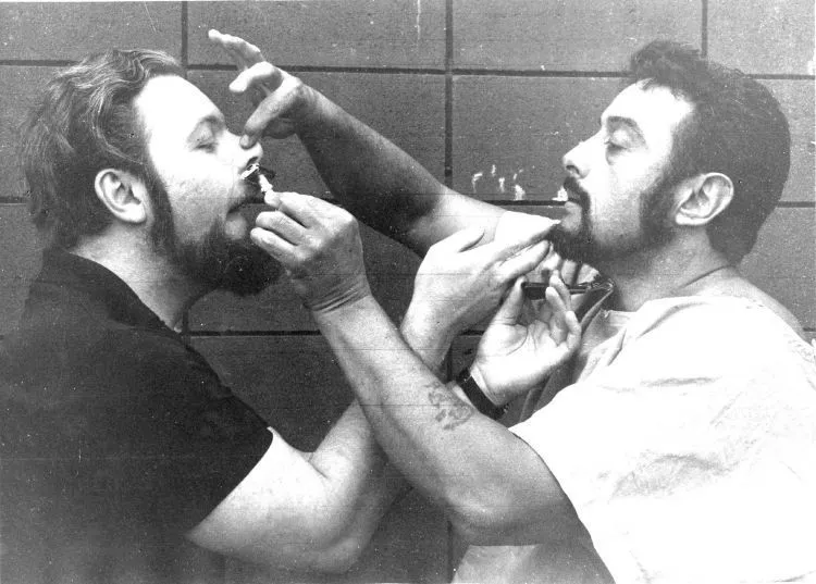 7 Langkah Jitu Untuk Menebang Kumis dan Cambang yang Sudah Selebat Hutan 10
