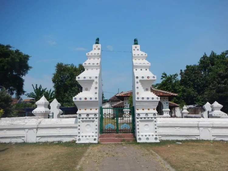 Daftar Destinasi Wisata di Cirebon, Suguhkan Keindahan Alam dan Tempat Bersejarah 15