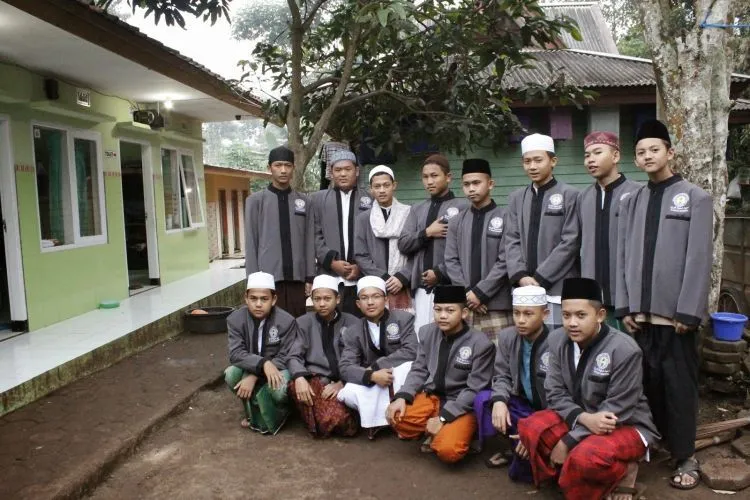 Jatuh-Bangun Kehidupan yang Pernah Kamu Rasakan Sebagai Cowok yang Jadi Santriwan 37
