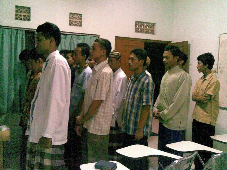 Jatuh-Bangun Kehidupan yang Pernah Kamu Rasakan Sebagai Cowok yang Jadi Santriwan 30