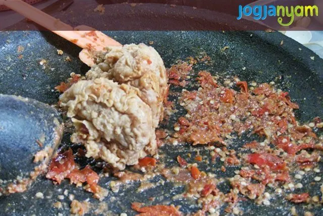 12 Sajian Kuliner Kota Jogja yang Siap Menguji Level Pedasmu 17