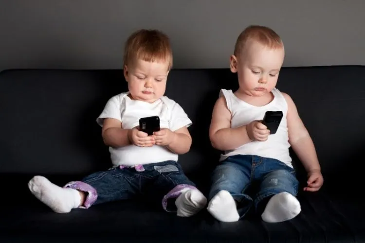Saat Amerika dan Taiwan Melarang Penggunaan Smartphone Pada Anak, Kenapa Kita Justru Membiarkan Mereka Bebas Memilikinya? 13