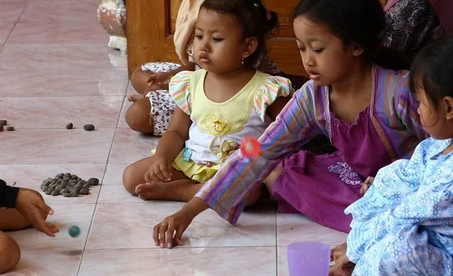 14 Mainan Dari Era 90-an yang Bakal Mengingatkan Betapa Bahagianya Masa Kecilmu Dulu