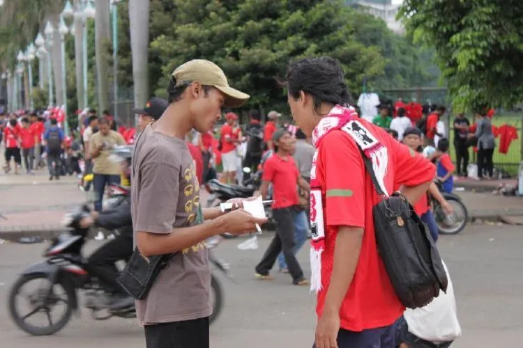 Banyak Cara Meringankan Masalah Negeri, Selain Marah-Marah & Mimpi Kewarganegaraanmu Berganti 17