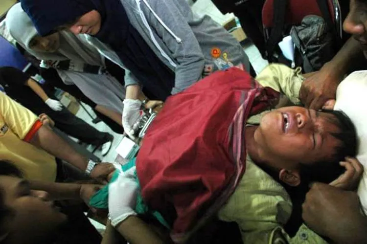 Berbagai Kenangan Konyol dan Ngilu Tentang Sunat yang Cuma Dirasakan oleh Para Cowok 32