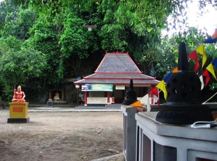 8 Destinasi Wisata Cilacap, Suguhkan Keindahan Alam yang Sebenarnya 13