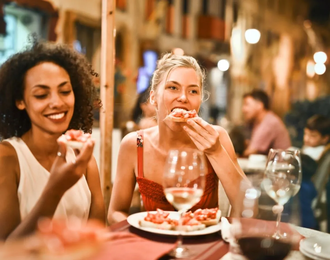 7 Cara Supaya Kamu Tak Gampang Lapar Mata Saat Melihat Makanan di Meja 14