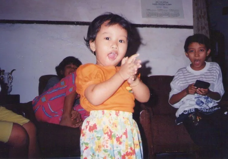 Jika Pernah Pose-Pose Seperti Ini di Depan Kamera, Masa Kecilmu Memang Bahagia! 16