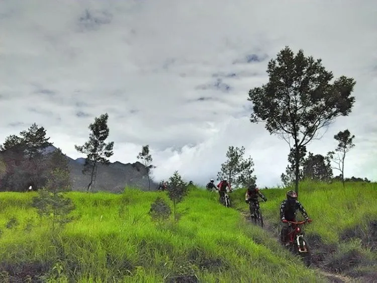 6 Destinasi Traveling yang Lebih Seru Terasa Jika Dijelajahi Dengan Sepeda 11