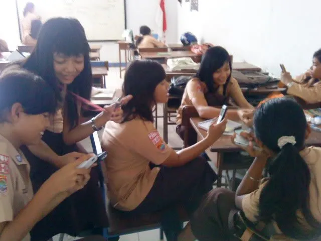 Barisan Kenangan yang Membuatmu Teringat Masa-Masa Bahagia Bersama HP Jadulmu 26