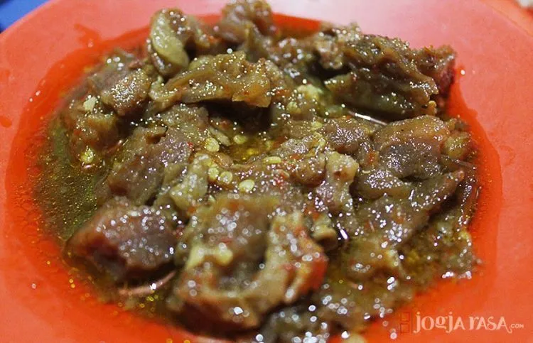 12 Sajian Kuliner Kota Jogja yang Siap Menguji Level Pedasmu 16