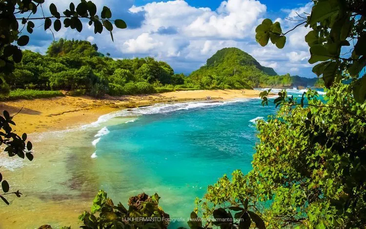 Daftar Pantai di Jawa Timur, Nggak Kalah Indah dengan Pantai di Wilayah Lain 26