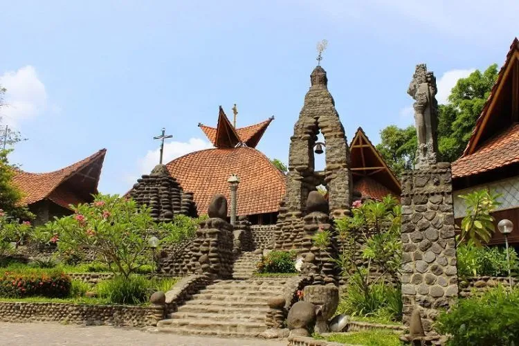 Daftar Tempat Wisata di Kediri & Kulinernya yang Enak 18