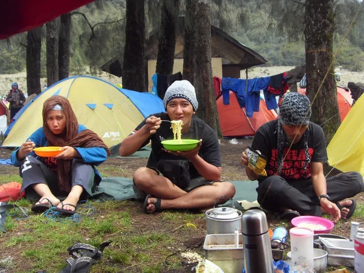 7 Menu Makanan yang Cocok Dibawa Saat Mendaki Gunung, Praktis! 14
