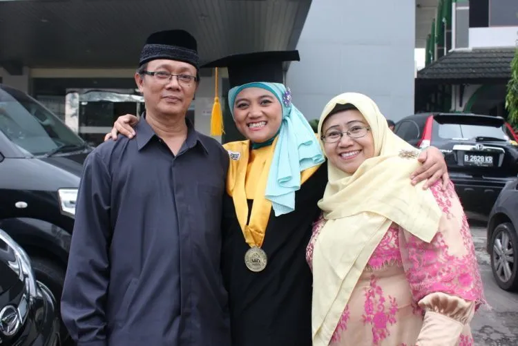 Gelar Sarjana Tak Boleh Menjadikanmu Jemawa. Di Baliknya, Ada Orang-Orang Ini yang Juga Berjasa 13