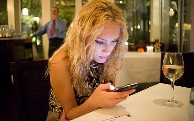 Beragam Kegunaan Smartphone Buat Kamu yang Gak Punya Pacar Buat Dihubungi (Baca: Jomblo!) 13