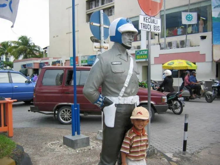 Polisi, Polisi Numpang Tanya Prok, Prok, Prok... 14