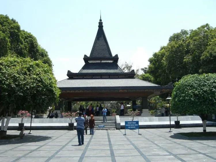 Blitar - Kota Sejarah yang Layak Kamu Sambangi, Bukannya Malah Tak Dipedulikan Lagi 8