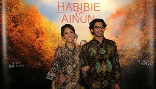 Mau Pakai Batik Tanpa Terlihat Lebih Tua? 8 Style yang Anak Muda Banget Ini Bisa Kamu Coba 15