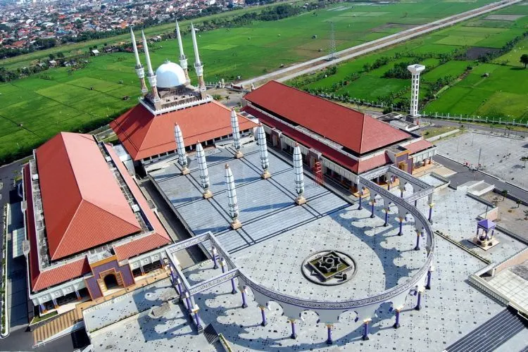 7 Destinasi Wisata Religi Yang Harus Kamu Kunjungi Minimal Seumur Hidup Sekali 9
