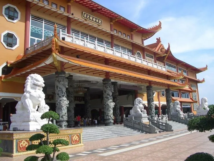 7 Destinasi Wisata Religi Yang Harus Kamu Kunjungi Minimal Seumur Hidup Sekali 12