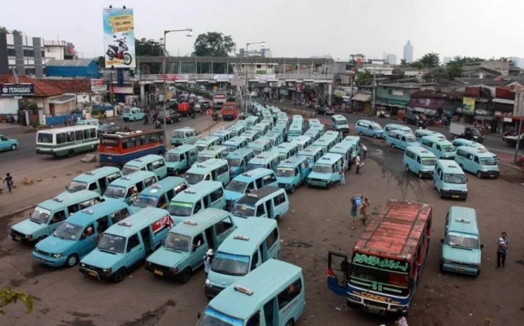 Mungkin 13 Hal Ini Yang Menyebabkan Kita Enggan Naik Angkot 25