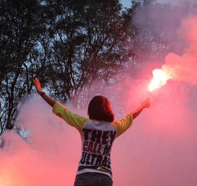 Aku Cinta Kamu Sayang, Tapi Aku Juga Cinta Sepak Bola 34