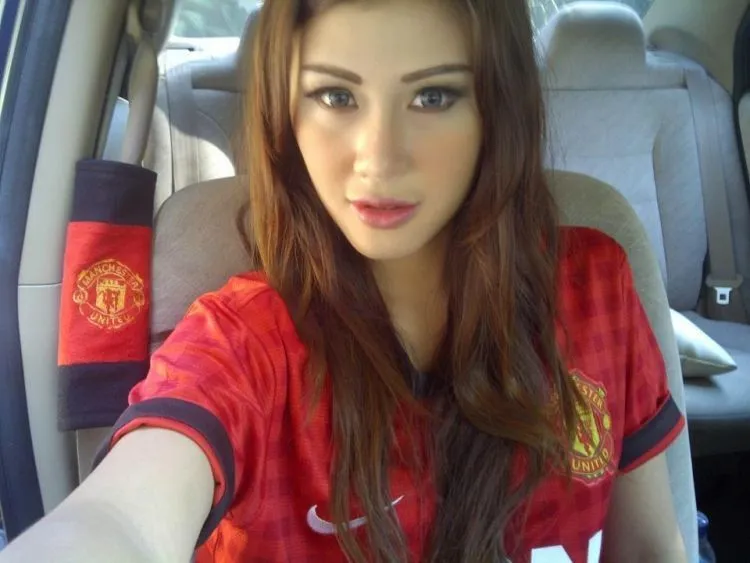 Aku Cinta Kamu Sayang, Tapi Aku Juga Cinta Sepak Bola 27