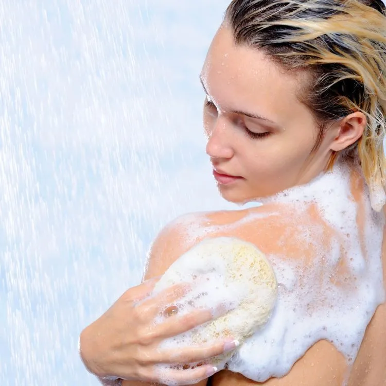 Kita Intip Cara Cewek Mandi, Yuk! 25