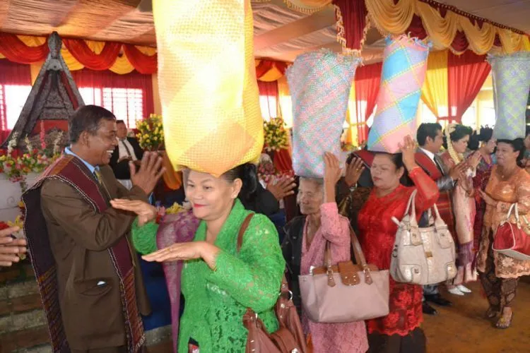 Menilik Kemeriahan Pesta Perkawinan Adat Batak Toba, Langsung dari Balige! 18
