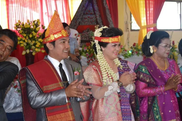 Menilik Kemeriahan Pesta Perkawinan Adat Batak Toba, Langsung dari Balige! 16