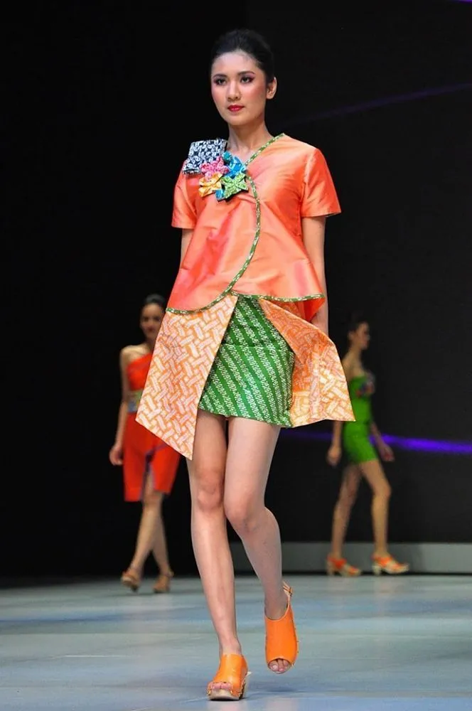 Mau Pakai Batik Tanpa Terlihat Lebih Tua? 8 Style yang Anak Muda Banget Ini Bisa Kamu Coba 9