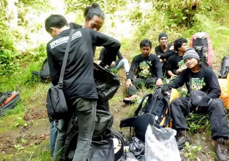 Sudah Musim Hujan Tapi Tetap Mau Mendaki? Pastikan Kalian Memperhatikan Tips-Tips Ini! 18