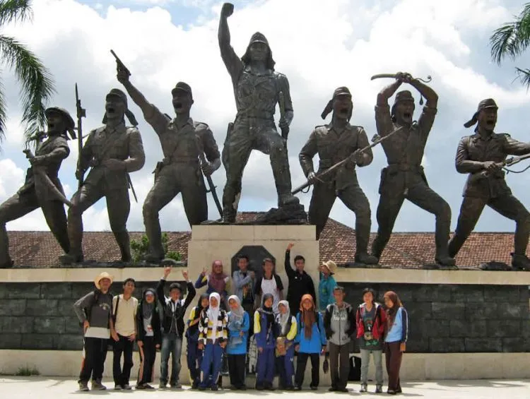 10+ Destinasi Wisata di Blitar, Suasana Alam Indah dan Bisa Belajar Sejarah 14