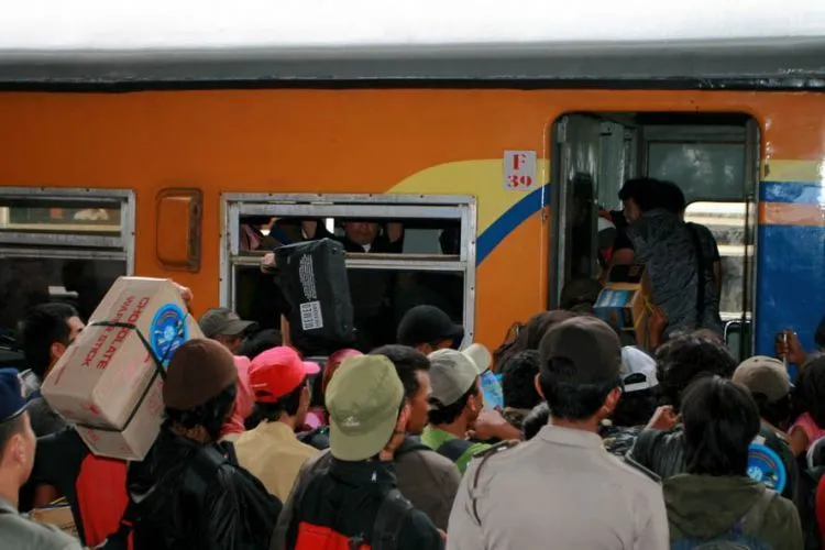 Kereta Api, Riwayatmu Dulu dan Kini yang Bikin Cinta Setengah Mati 9