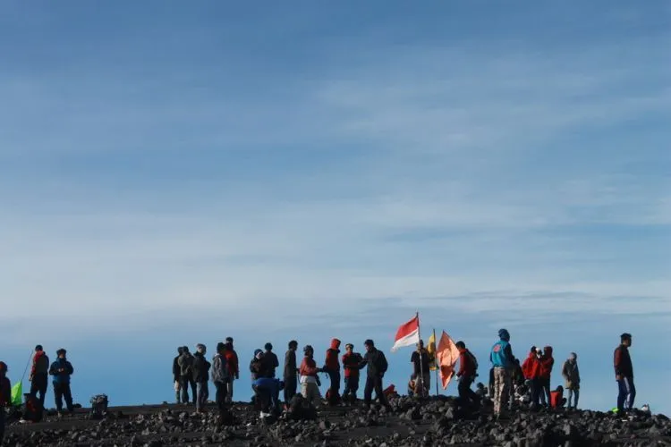 Alasan-Alasan Kenapa Kamu Harus Menjajal Mendaki Gunung Sesekali 17