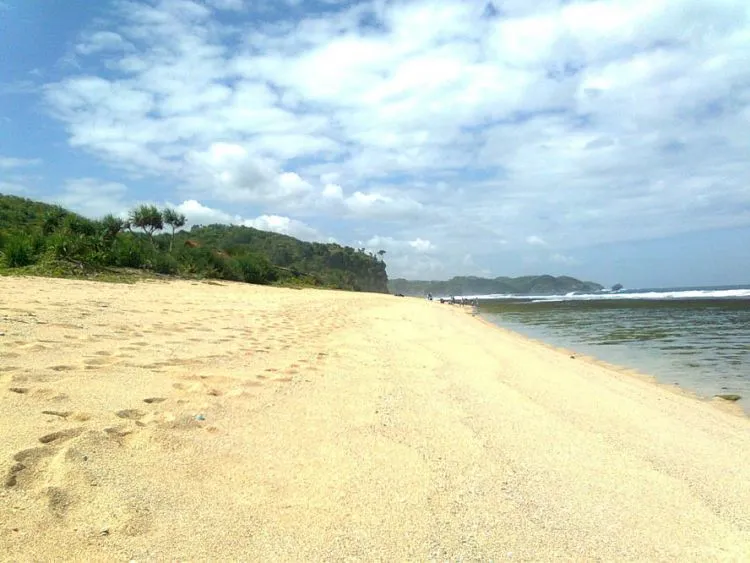 Jogja dan 10 Pantai Indahnya yang Tidak Pernah Bosan Dipandang Mata 19