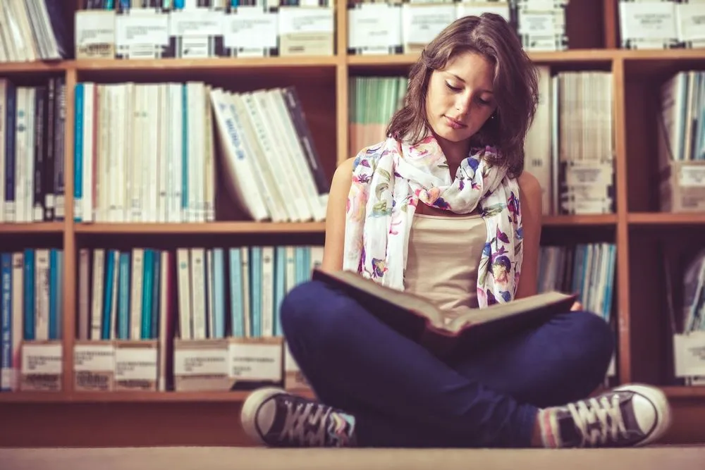 7 Cara Membaca Cepat dan Efektif Biar Kamu Tak Perlu Terlalu Lama Memelototi Buku