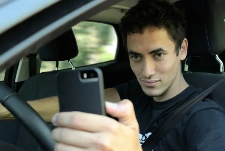 Dari 13 Gaya Selfie Berikut Ini, Manakah yang Sering Kamu Lakukan? 15