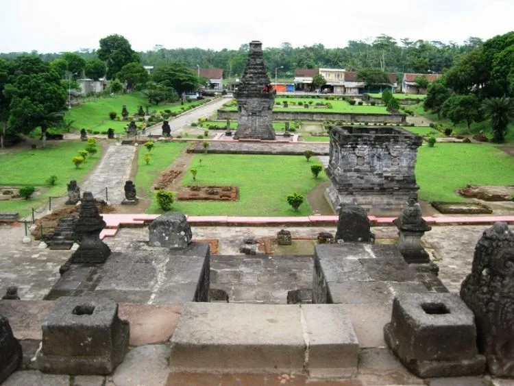10+ Destinasi Wisata di Blitar, Suasana Alam Indah dan Bisa Belajar Sejarah 20