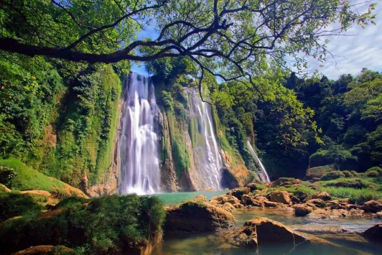 15 Destinasi Air Terjun yang Harus Kamu Kunjungi di Seluruh Indonesia 27
